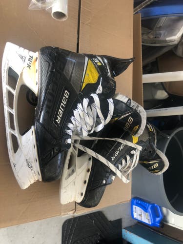 Used Bauer Regular Width  Size 9 Supreme 3S Pro Hockey Skates