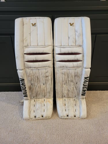 Used 36" Vaughn Velocity V6 Vintage Carbon Goalie Leg Pads