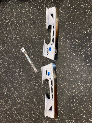 New True Shift Holder and Blades Size 8 - 2 Piece