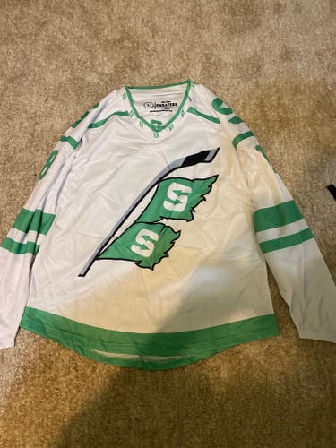 #28 SidelineSwap Hockey Jersey Large