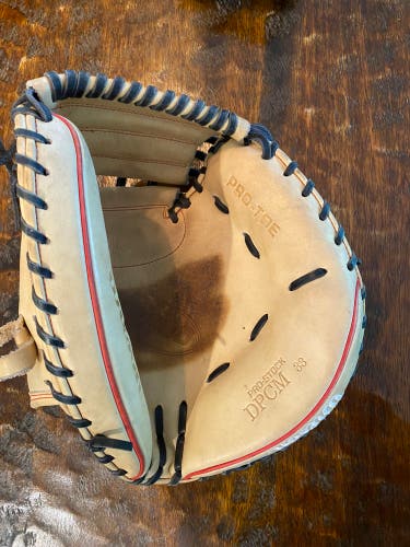 Catcher's 33" A2000 Baseball Glove