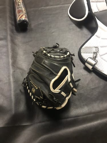 33.5 Wilson a2000 catchers mitt