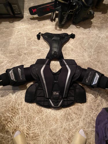 Small Bauer Reactor 9000 Goalie Chest Protector