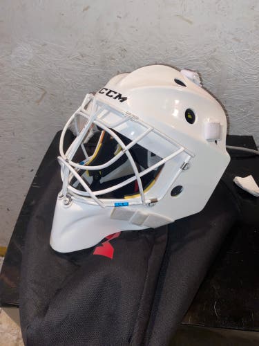 Senior CCM Axis 1.9 Goalie Mask