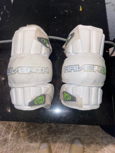 Used Medium/Large Maverik Rome Arm Pads