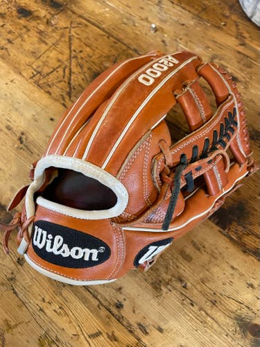 Used Right Hand Throw Wilson Infield A2000 Baseball Glove 11.75"