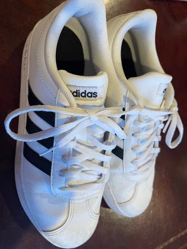 Unisex Size 4.0 (Women's 5.0) Adidas Tennis Shoes