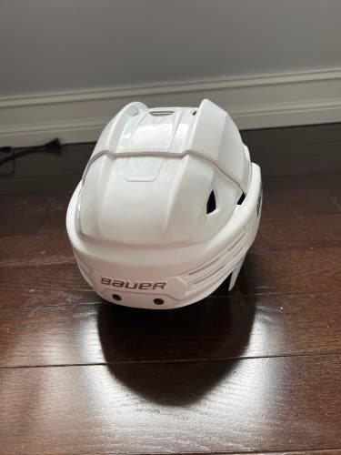 Used Medium Bauer  Re-Akt 200 Helmet