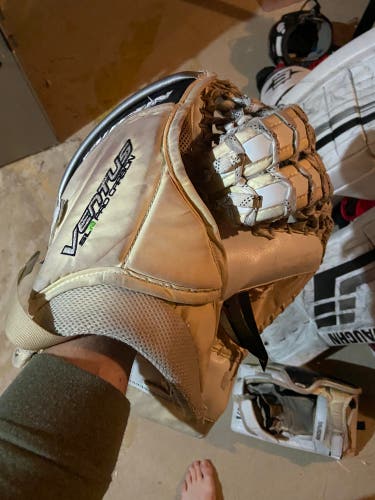 Goalie glove And Blocker