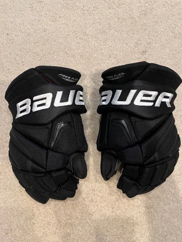 Like New Black Bauer Vapor Pro Series Gloves 14"
