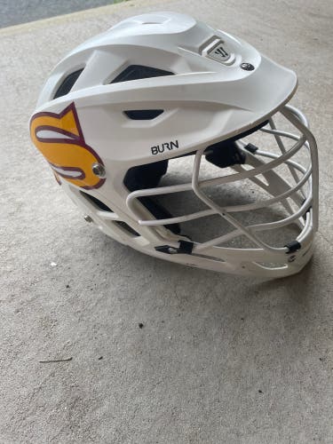 Salisbury burn helmet in white with yellow lettering