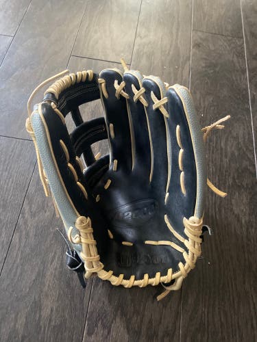 New Outfield 12.75" A2000 Baseball Glove