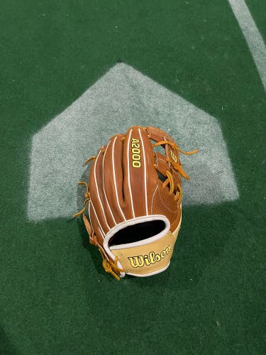 Used Right Hand Throw 11.75" A2000 1787 Baseball Glove