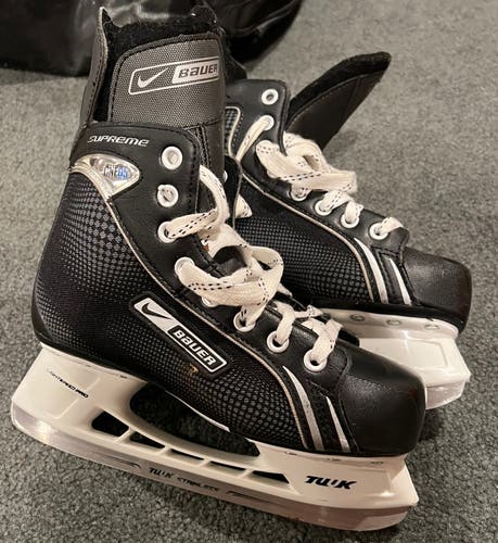 *Used 2 Times* Bauer Regular Width Size 5 Supreme One05 Hockey Skates