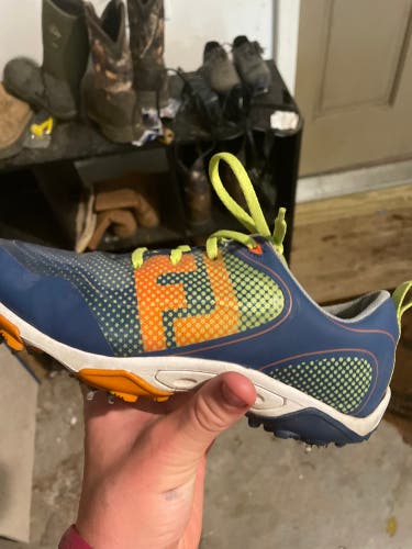 Kid's Size 5.0 (Women's 6.0) Footjoy Golf Shoes