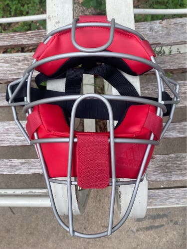 Catcher’s Traditional Face Mask Red