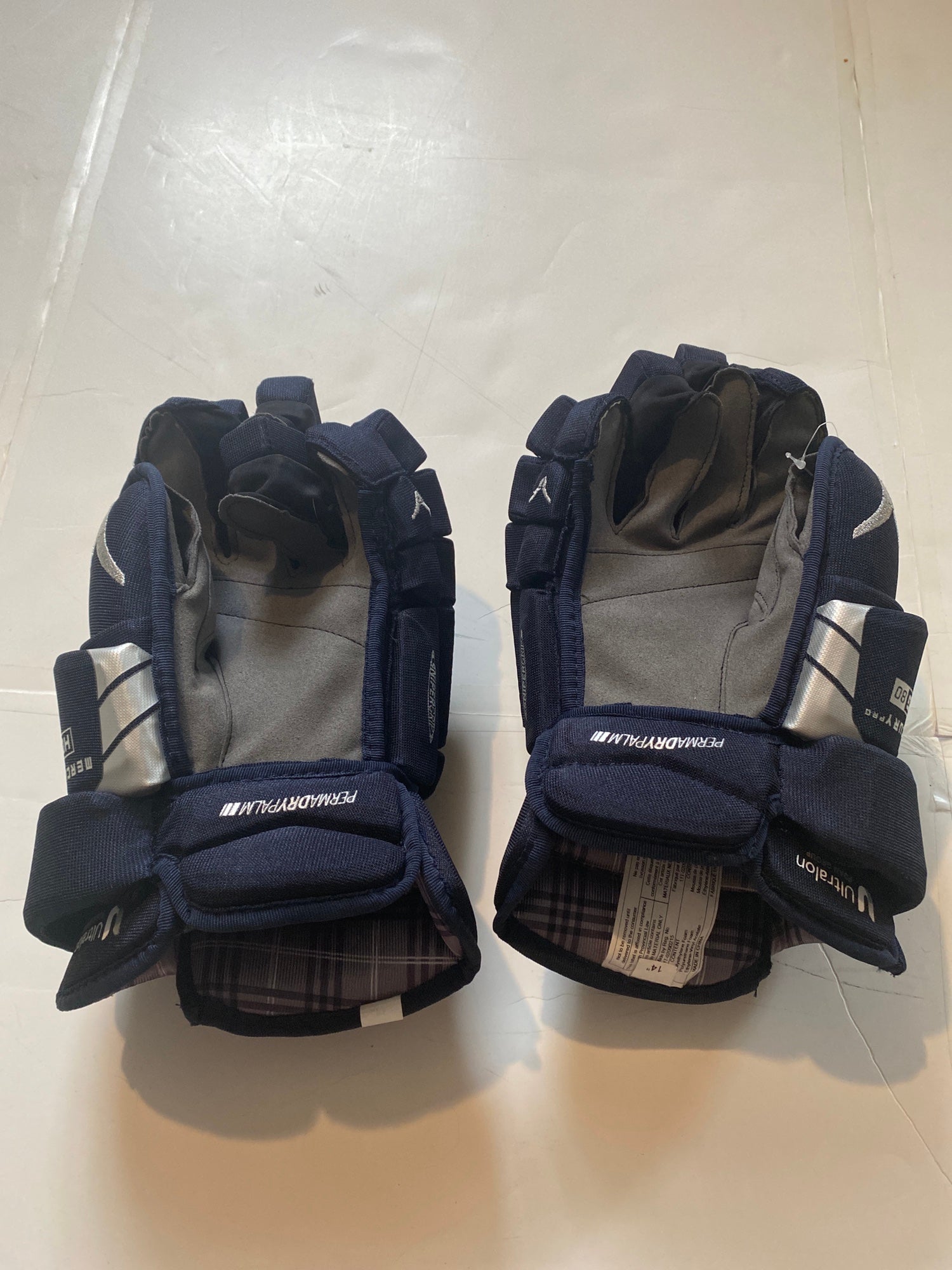 Verbero Mercury HG80 Senior ice hockey gloves Size 13” Red Retail $249.99 