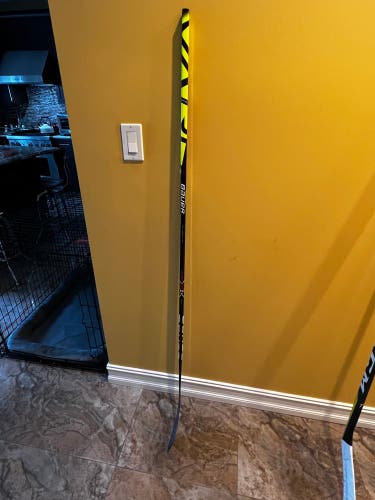 Intermediate Left Hand P92  Vapor X2.7 Hockey Stick