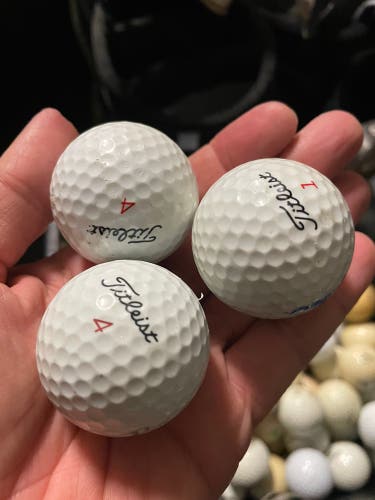 Titelist golf balls 25 used  Mixed