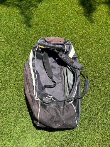 Easton Baseball Pro Roller Bag - good condition - player/coach