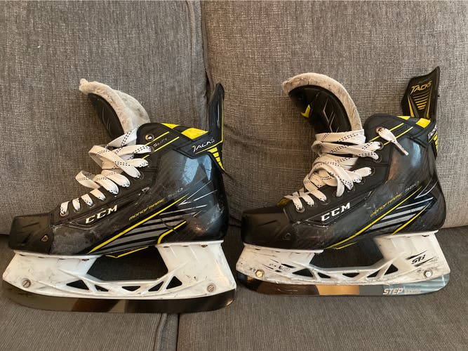 Used CCM Regular Width  Size 7 Hockey Skates