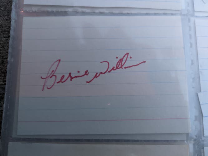 Bernie Williams autographed index card