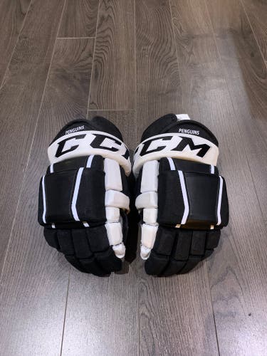 BRAND NEW CCM HG97 PRO STOCK PENGUINS 13" BLOCK SHOT