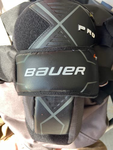 BAUER PRO GOALIE KNEE GUARDS - SENIOR