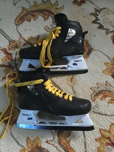 Senior Used True 2 Piece Hockey Goalie Skates Regular Width Pro Stock Size 9.5
