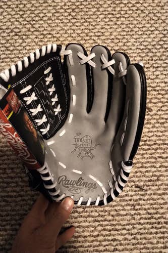 New Right Hand Throw Rawlings Heart of the Hide Softball Glove 12.5"