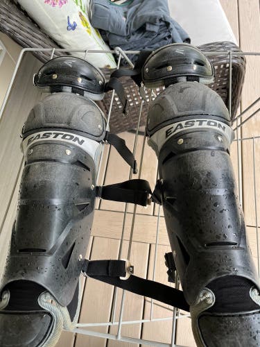 Easton Black Magic 2.0 Catcher's Set