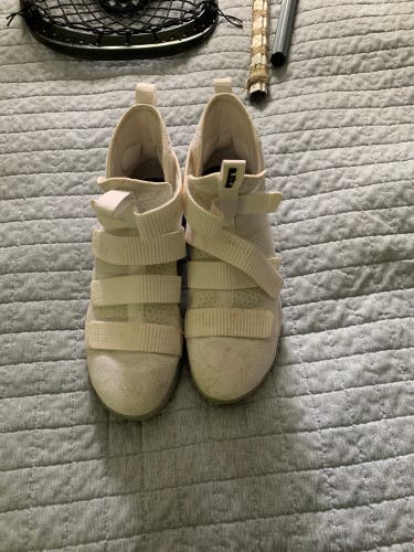 Nike Lebron Solder XI