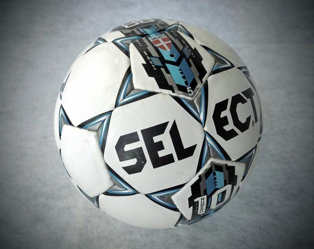 Select Numbero 10 V22 Size 5 Soccer Ball