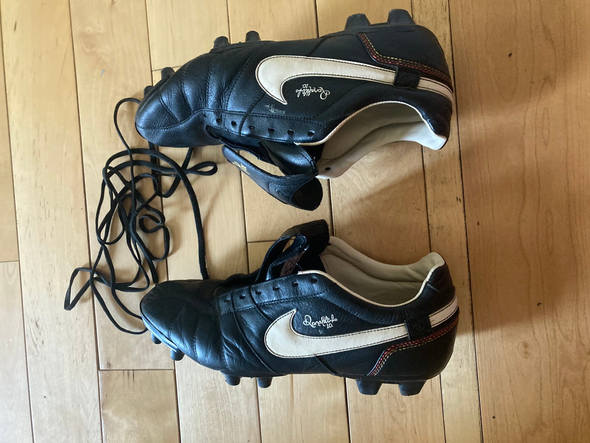 black ronaldinho boots