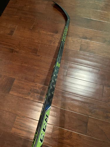Senior Right Handed P29  RibCor Reckoner Hockey Stick