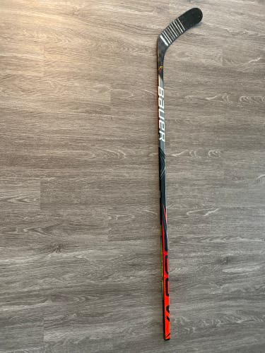 Senior Right Handed P92M  Vapor FlyLite Hockey Stick