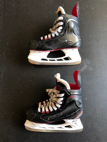 Used Bauer Regular Width  Size 3 Vapor X500 Hockey Skates