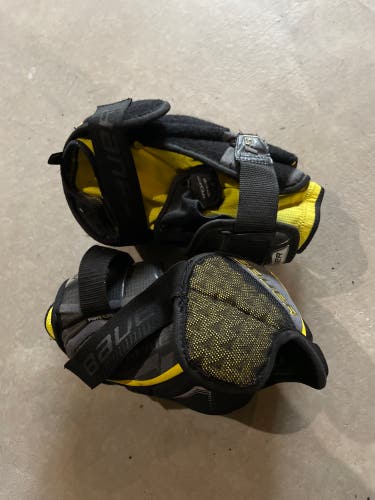 Used Medium Bauer Supreme 1S Elbow Pads