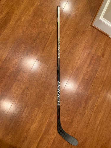 Senior Left Hand P28  Vapor Hyperlite Hockey Stick