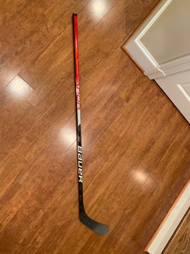 Senior Left Hand P28 Pro Stock Vapor Hyperlite Hockey Stick