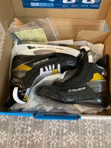 New Senior Bauer Supreme 3S Pro Hockey Skates Size 9 (Missing left holder)