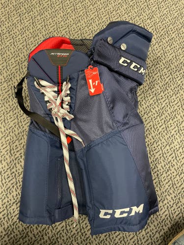 CCM navy Jetspeed Ft390 Junior Large Breezers