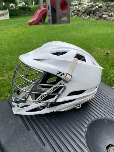 Cascade R lacrosse helmet - White with chrome face mask.