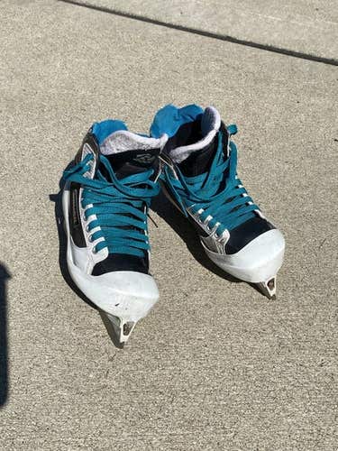 Junior Used Bauer Reactor 2000 Hockey Goalie Skates Regular Width Size 4