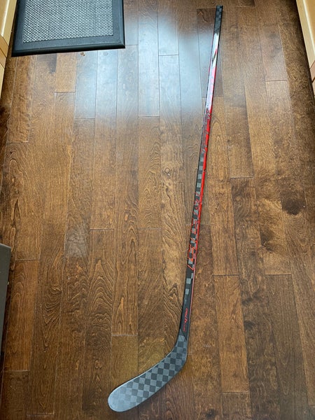Senior Right Handed P28 Pro Stock Jetspeed FT4 Pro Hockey Stick