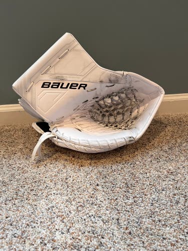 Like New Bauer Mach Glove