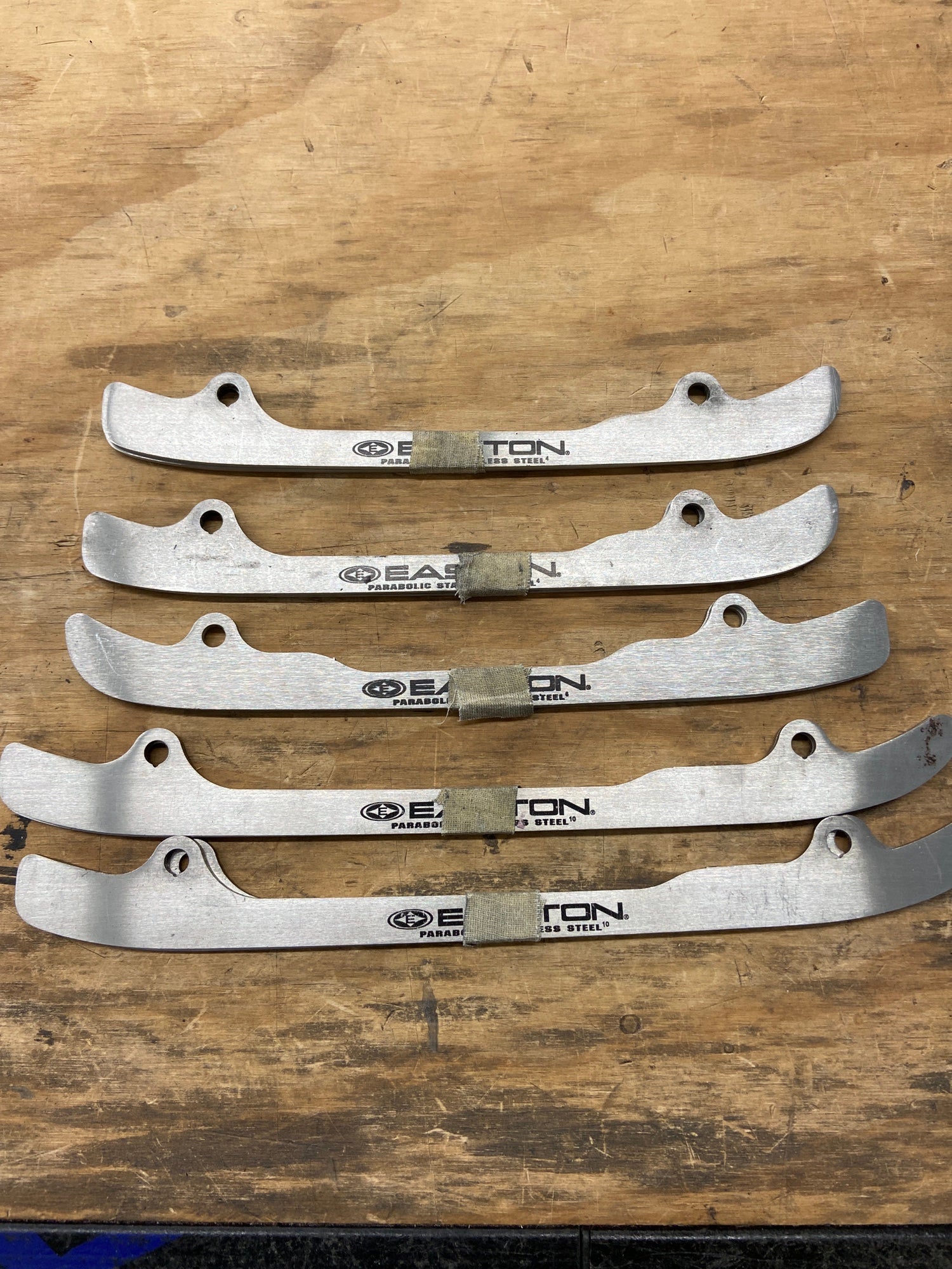 Details about   Easton Stainless Steel Runner Blade Set Senior Size 10 