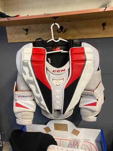 Used Medium CCM Eflex 5 Pro Chest Protector