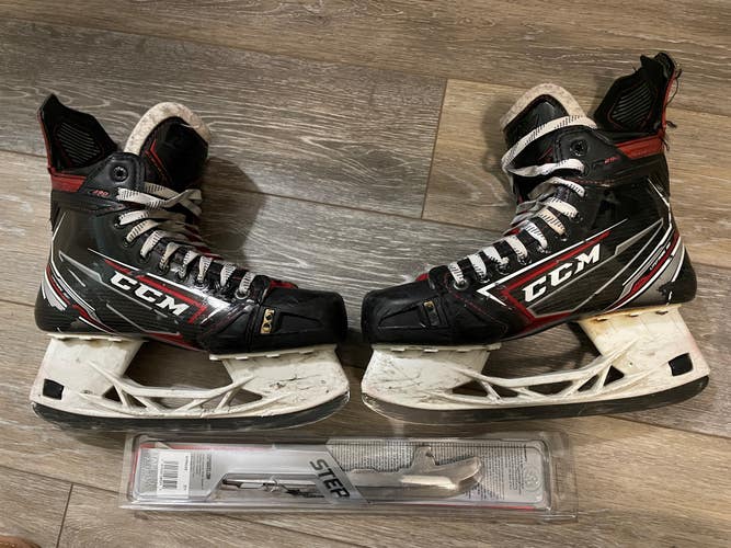 Senior Used CCM JetSpeed FT490 Hockey Skates Regular Width Size 7.5 with 2nd set of blades.