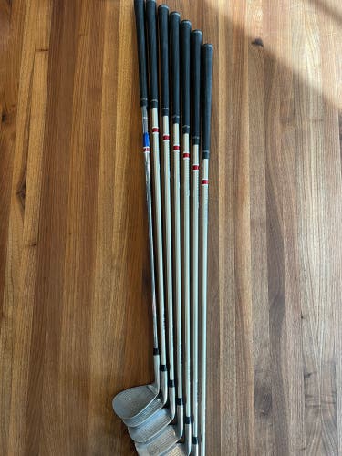 US Kids Golf Tour Series 60” Iron Set w/Putter